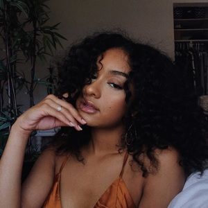 Meet your Posher, Noelani